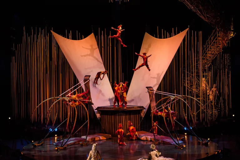 Шоу Varekai: русские качели.