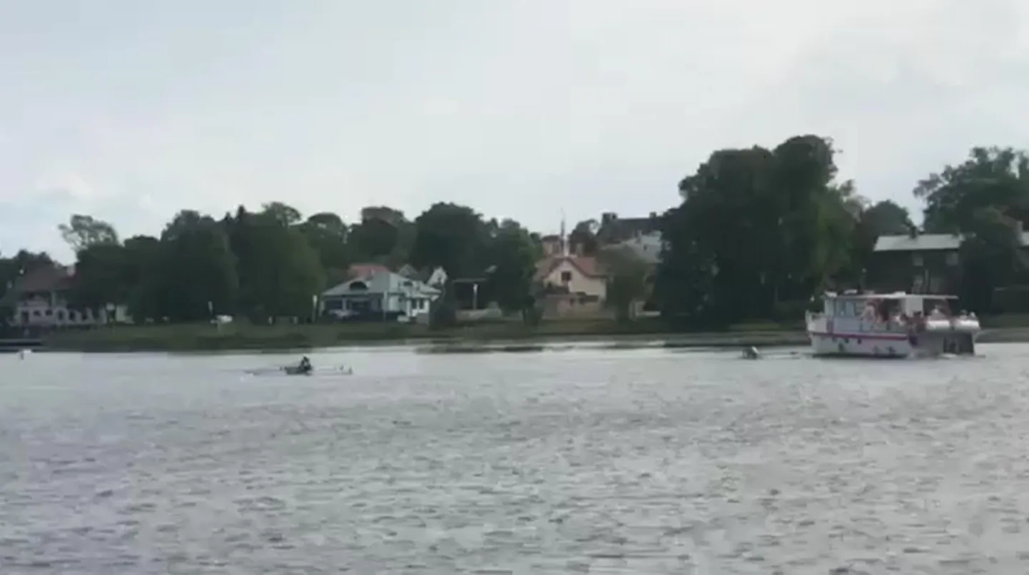 Pärnu Postimehe loetuim spordilugu räägib sellest, et Pärnu jõel sõudmise Eesti U19 ja U23 meistrivõistlustel juhtus kahetsusväärne intsident avapäeva esimeses finaalsõidus, kus sõitu juhtinud noorsportlase elu ja tervis seati viimastel meetritel ohtu.