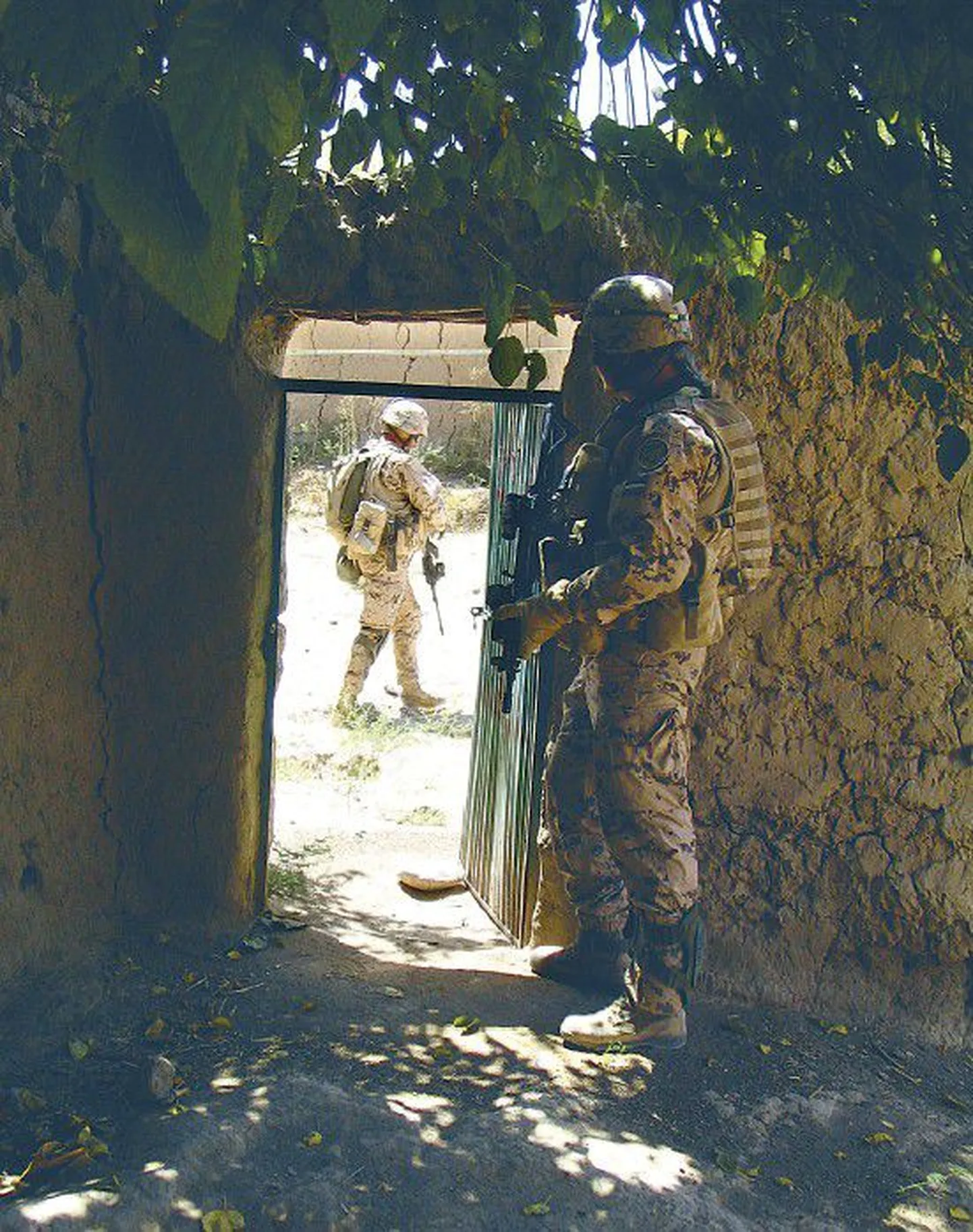 Eesti sõdurid Afganistanis Helmandi provintsis patrullimas.