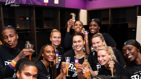 Laksa un "Mercury" noskaidro pretinieci WNBA finālā