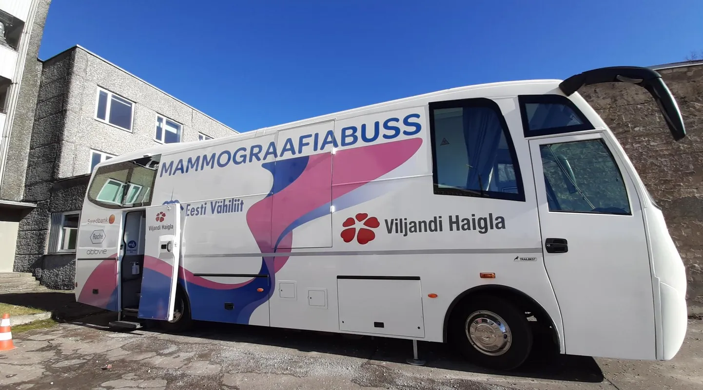 Mammograafiabussis kontrollitakse võimalikku rinnavähki.