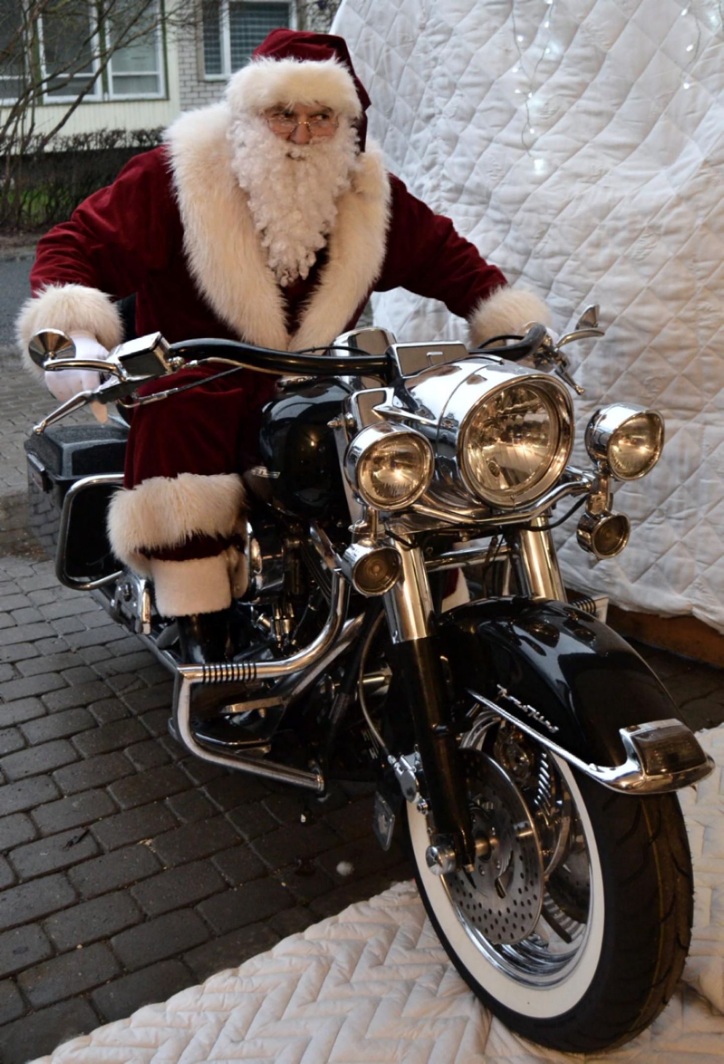 Tänavu tuleb jõuluvana mootoripõrinal! Niimoodi peetakse jõulupühi Viljandi motoklubis Concord, kes osaleb 21. detsembril üle-eestilisel kommide jagamise tuuril.