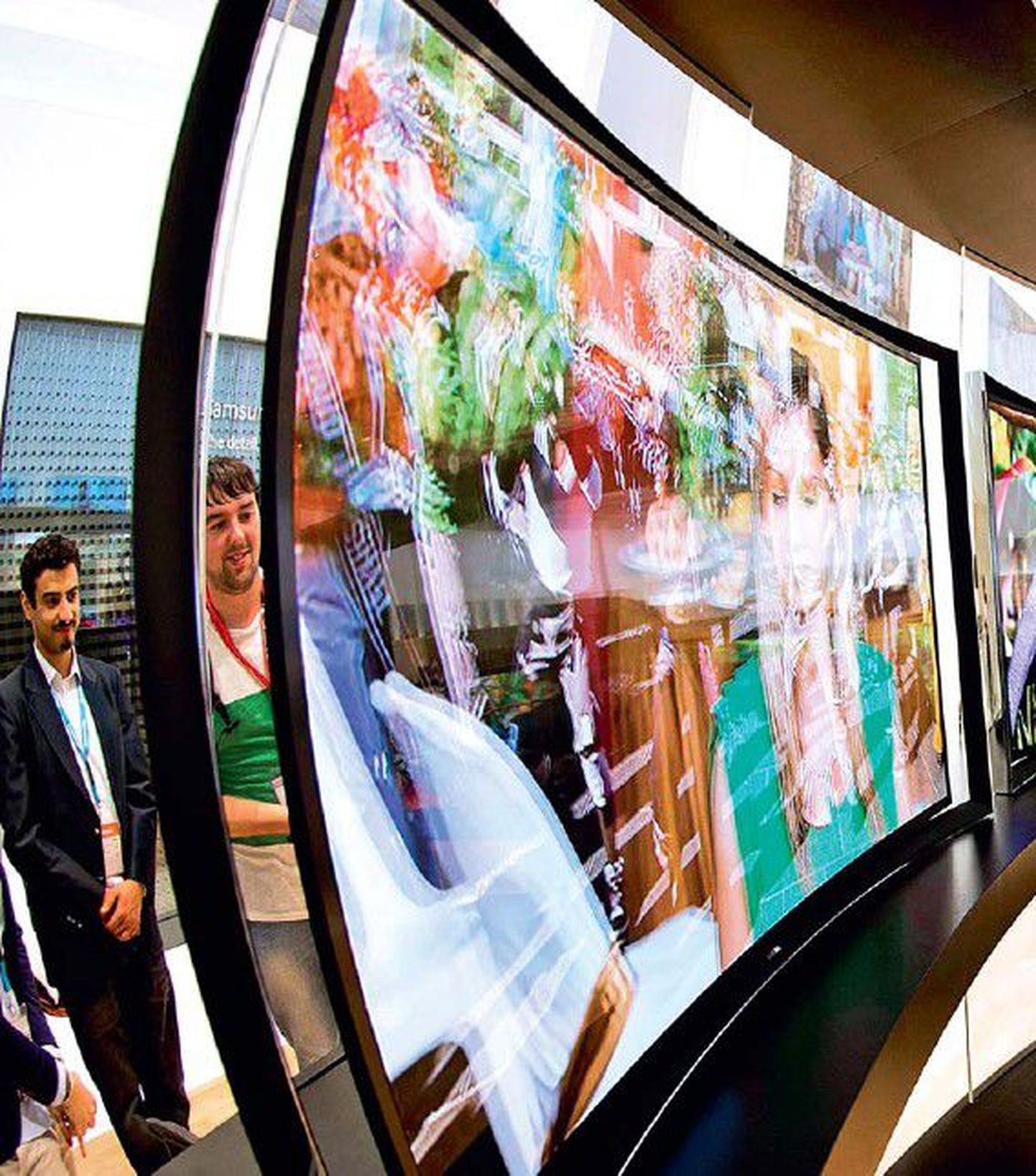 Samsungi OLED-tehnoloogiaga kumera ekraaniga teler.