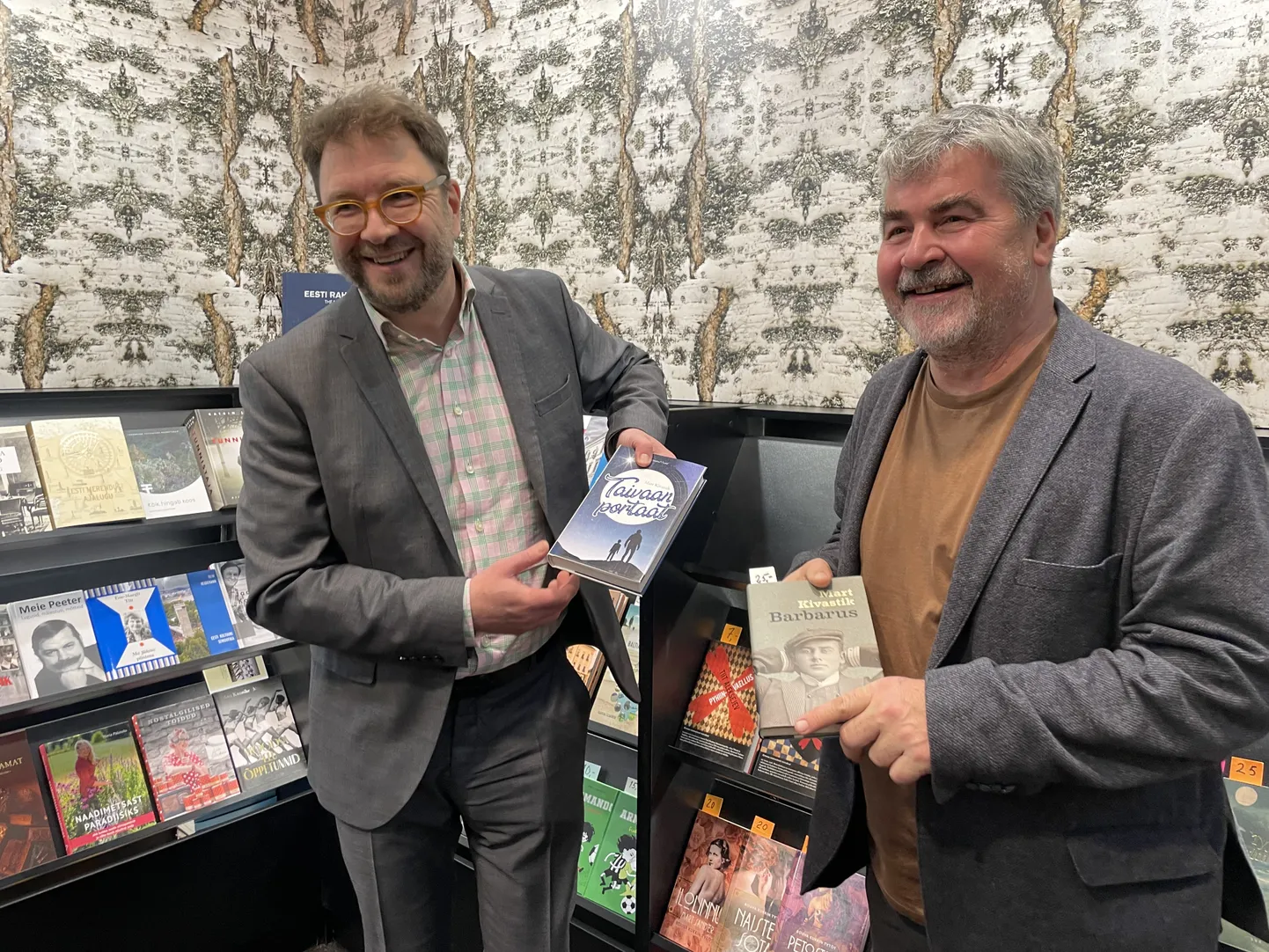 Timo Harakka ja Mart Kivastik Helsingi raamatumessil.
