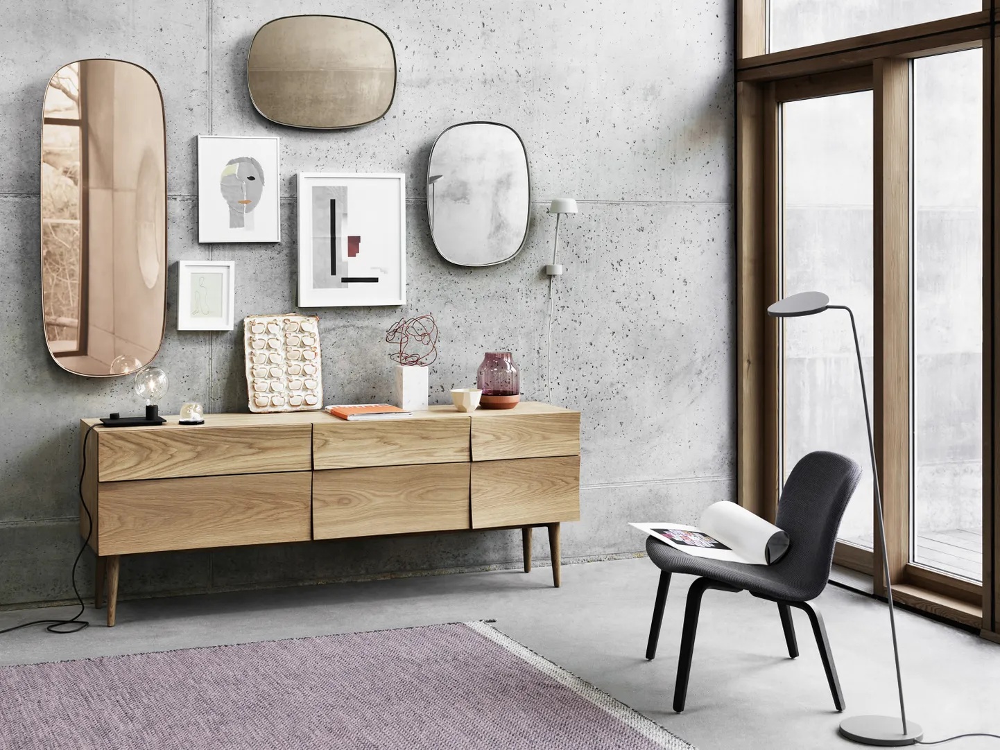 Muuto toonitud klaasidega peeglid on maailmas väga menukaks lahenduseks, kuid lähedusse vajavad need siiski ka klassikalist värvitut peeglit.