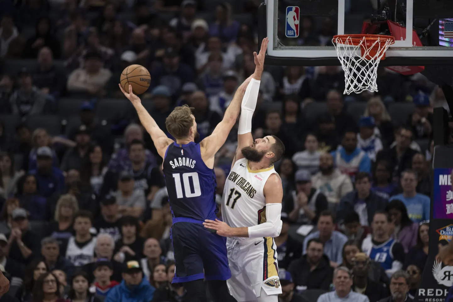 NBA spēlētāji Domants Sabonis un Jons Valančūns