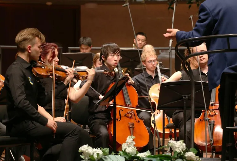 (Vasakult): Nazar Plyska (kontsertmeister, Poola), Zofia Trybus (II kontsertmeister, Rootsi), Chung Yu Chen (tšello/Taiwan), Jaagup Piirsalu (tšello/Eesti).