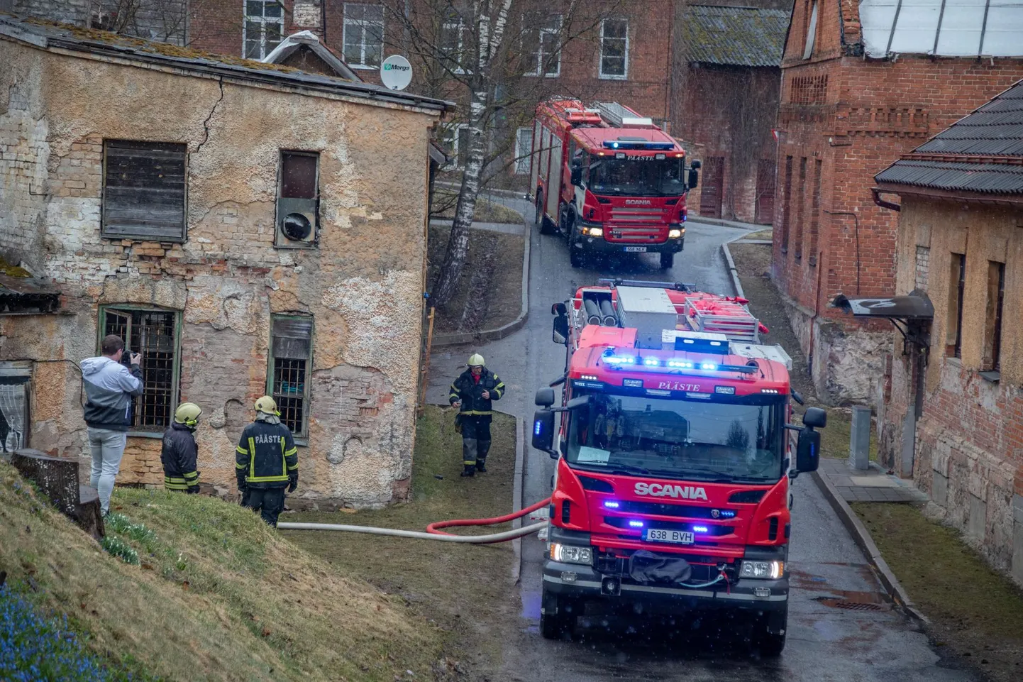 Tulekahju Viljandis Posti ja Kraavi tänava nurgal