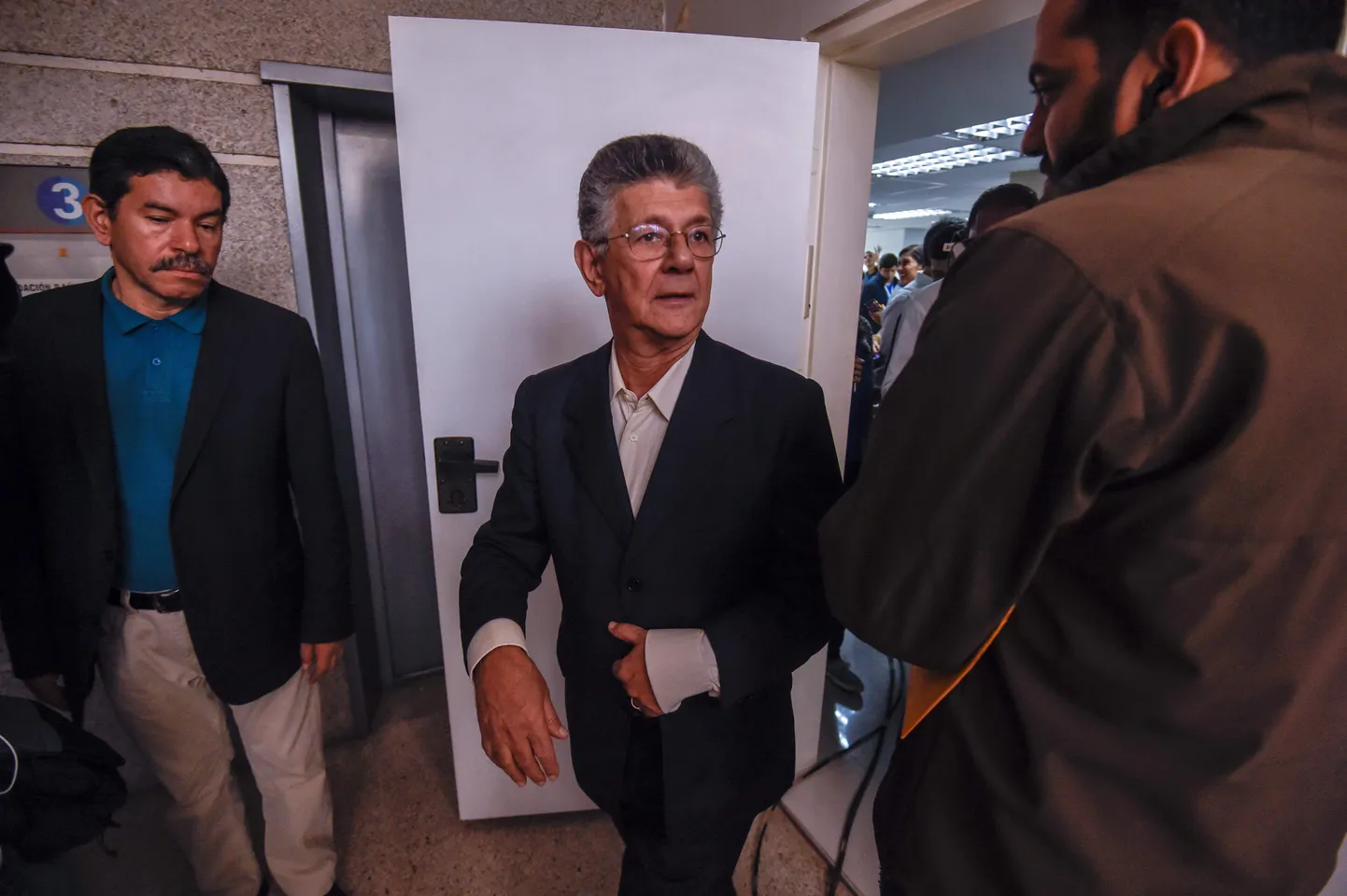 Venezuela opositsiooniliidrid Henry Ramos Allup ja Jesus Torrealba saabumas teisipäeval pressikonverentsile.