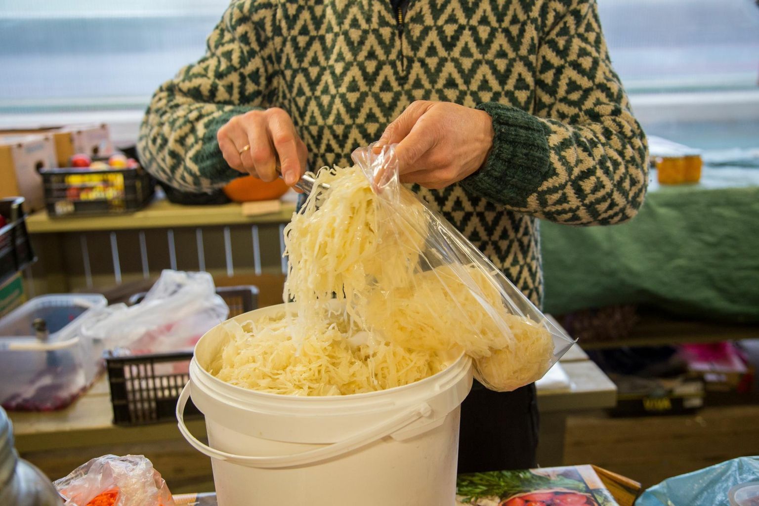 Hapukapsast ja hapukurki on ikka kogu aeg tehtud-söödud ja need maitsevad paljudele, kuid hapendamine laiemalt on aastakümneid nagu Okasroosikese und maganud.

FOTO: Mailiis Ollino/Pärnu Postimees