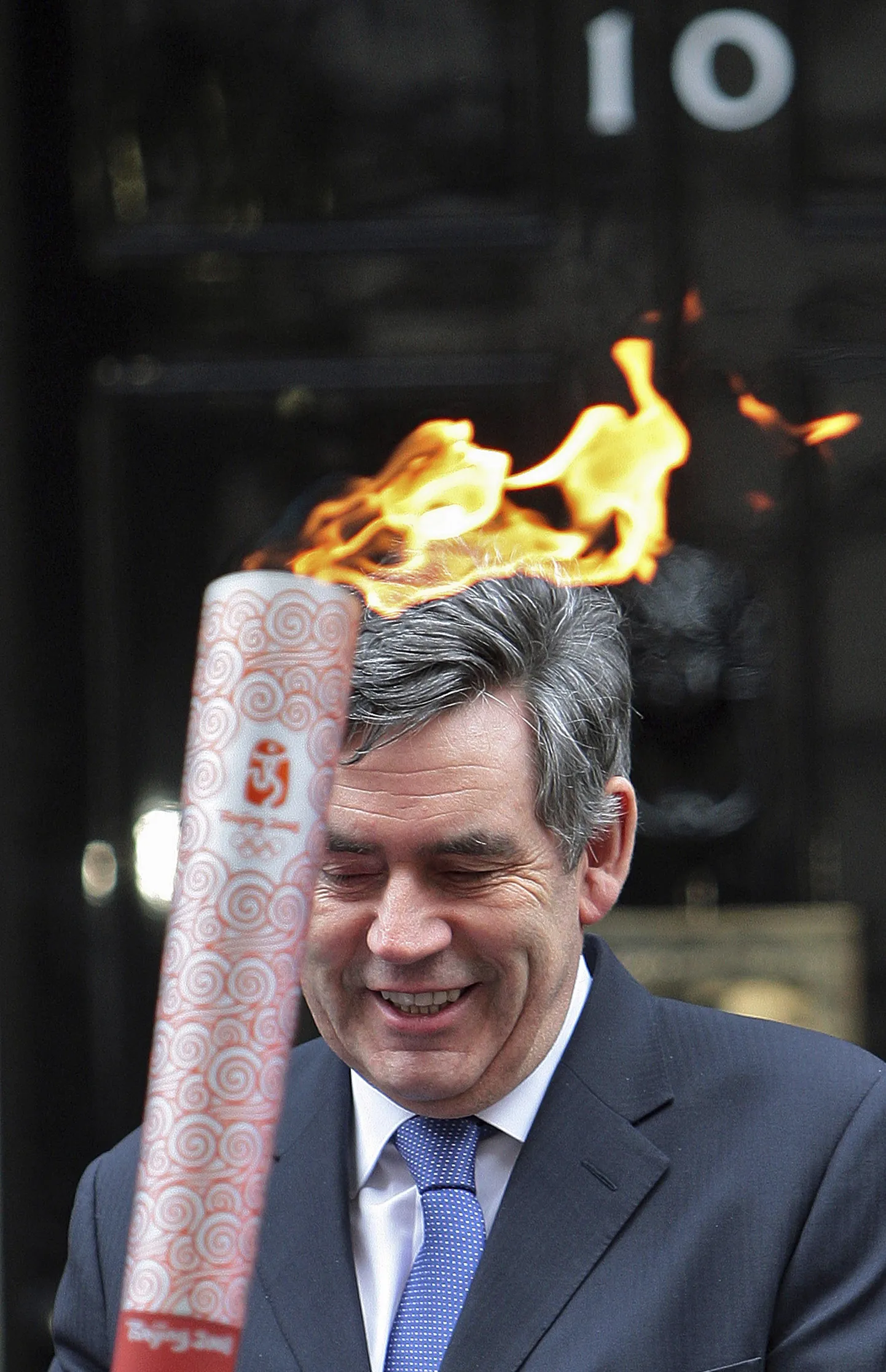 Suurbritannia peaminister Gordon Brown olümpiatõrvikuga
