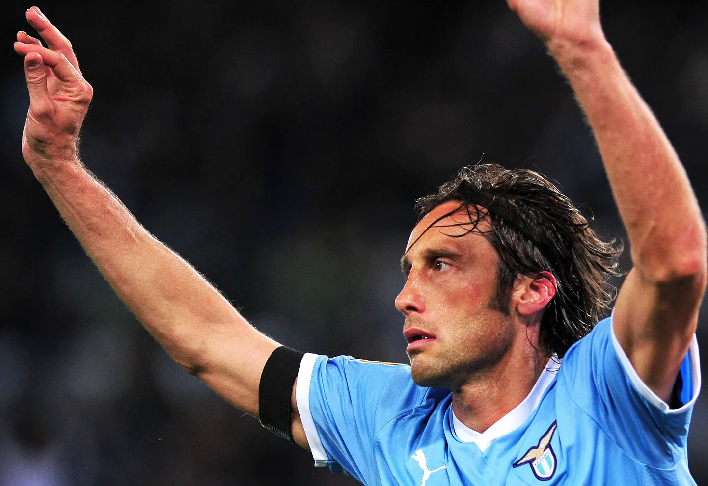 Rooma Lazio jalgpallur Stefano Mauri võeti täna hommikul kihlveopettuses kahtlustatuna vahi alla.