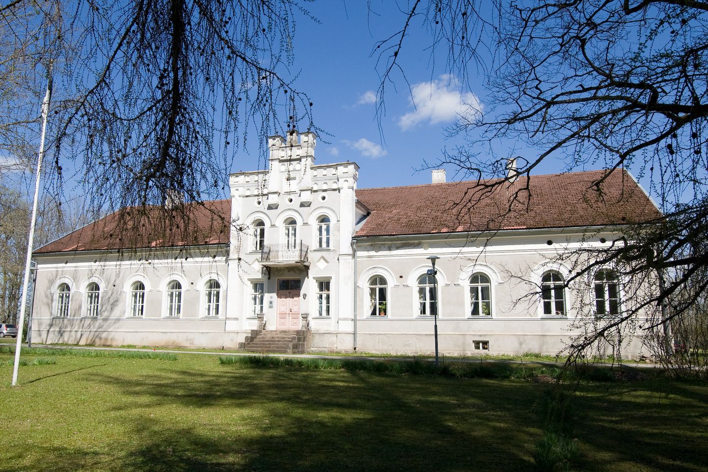 Alutaguse vallas tegutsev Illuka kool paikneb endises mõisahoones.