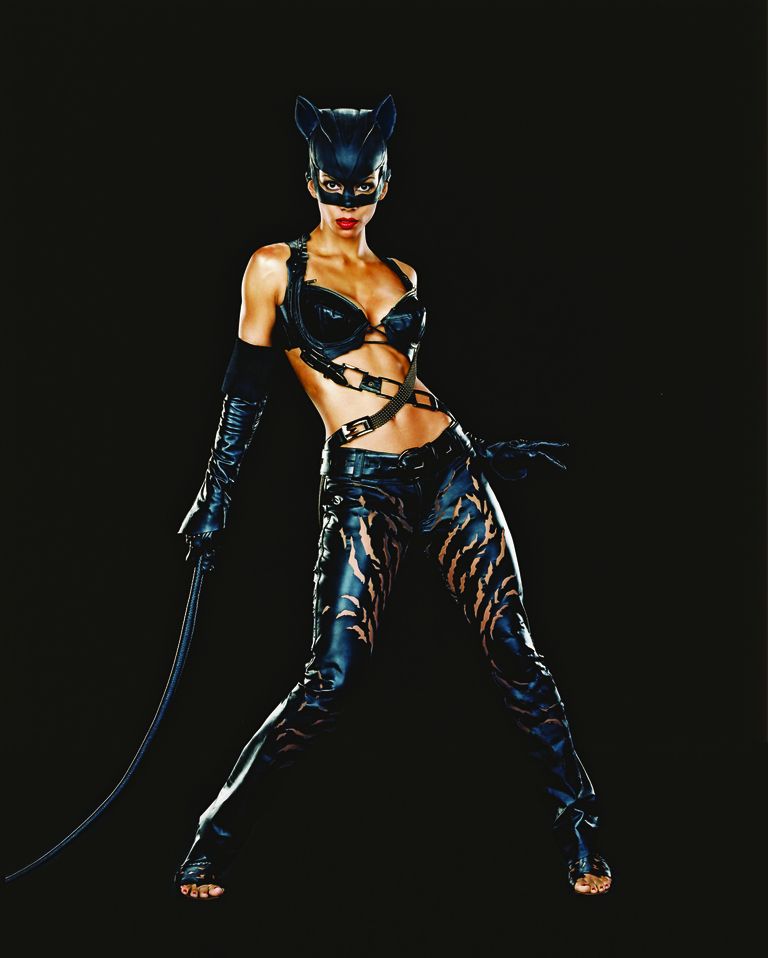 CATWOMAN HALLE BERRY CATWOMAN Date: 2004