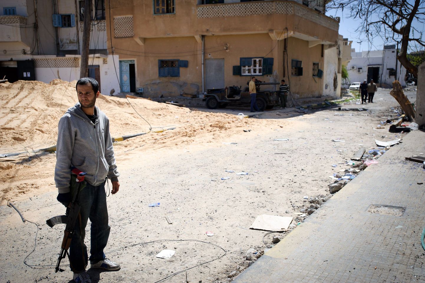 Liibüa mässuliste võitleja Misrata linnas, mis on olnud valitsusvägede piiramisrõngas kaks kuud.
