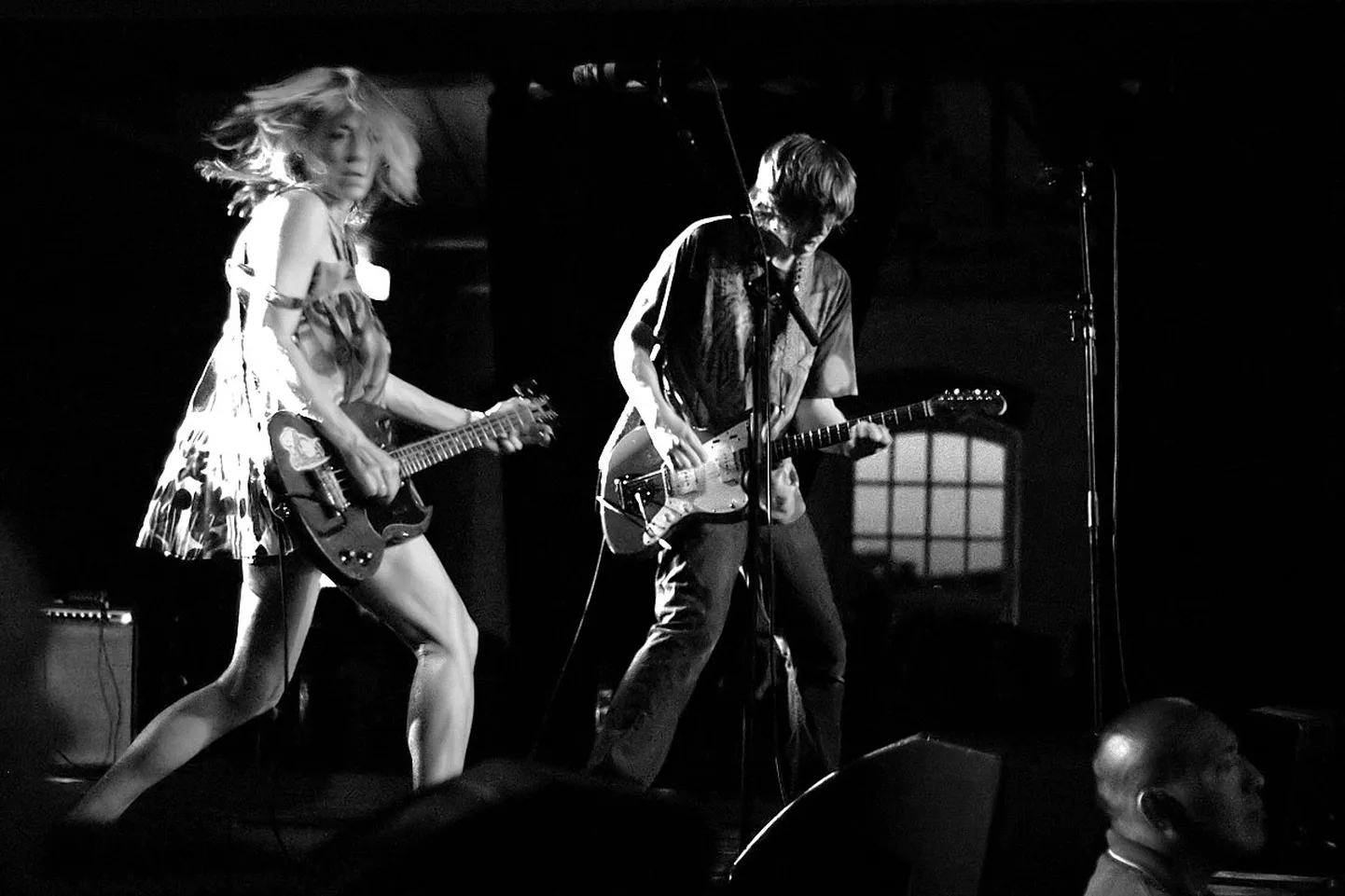 Kim Gordon ja Thurston Moore 2005. Stockholmis jämmimas