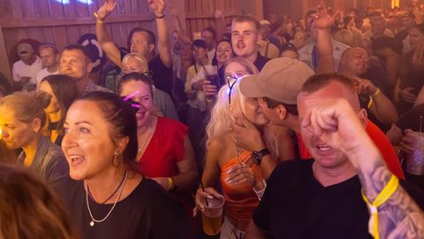 GALERII ⟩ Retropidu meelitas rahva suveõhtut nautima