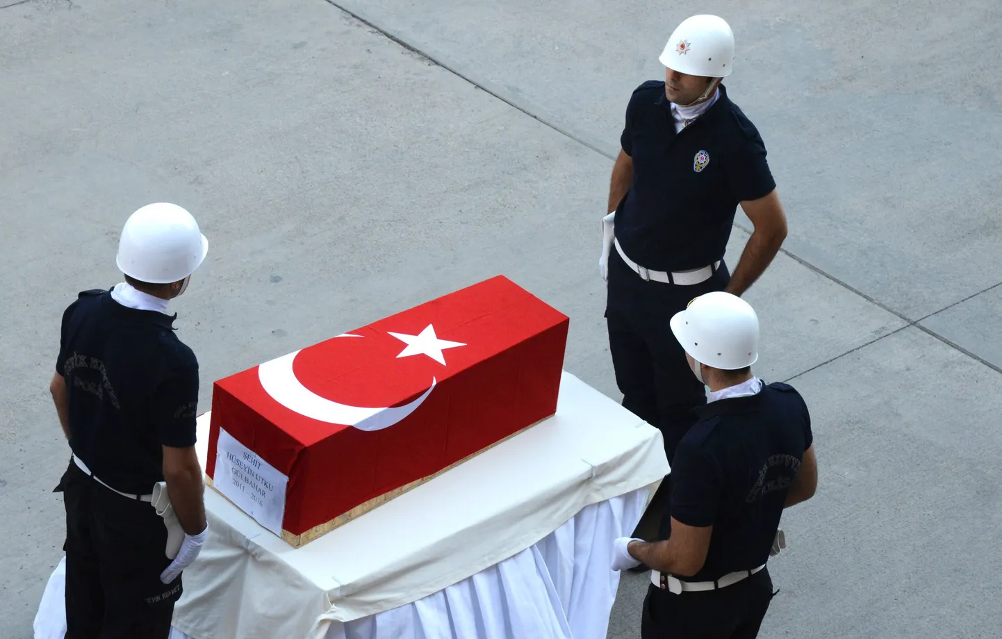 Pommiplahvatuste ohvri matmine Türgis. Kurdistani töölisparteid (PKK) on süüdistatud mitmes Kagu-Türgis toimunud plahvatuses.