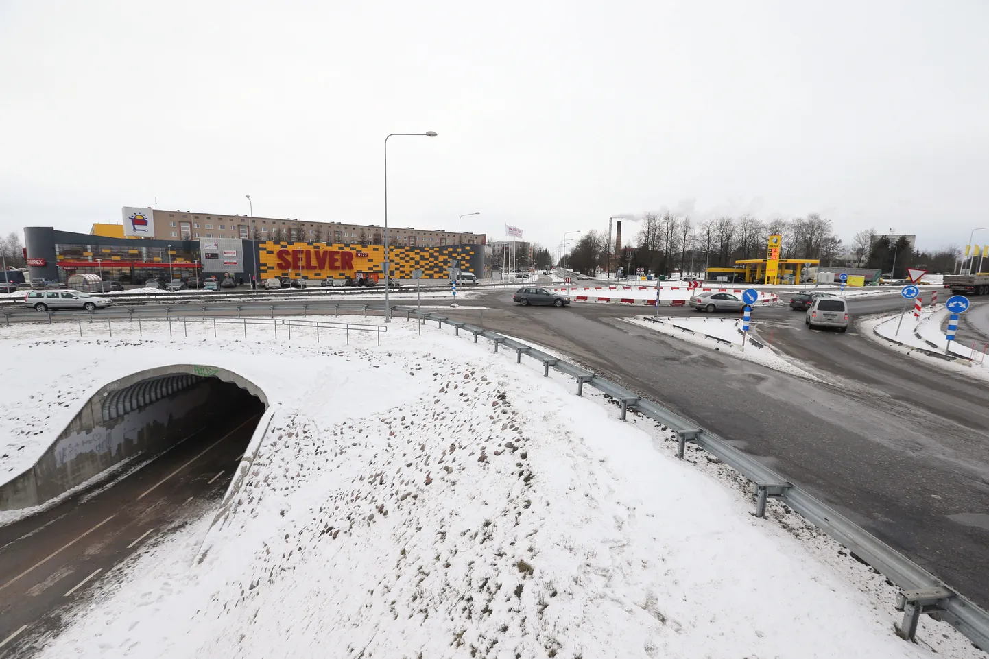 Aardla tänaval on juba mitu aastat olnud ajutine ringristmik. Tulevikuplaanide järgi peaks Aardla tänav minema maantee alt läbi.