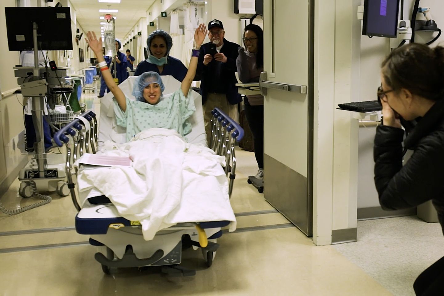 Nina Martinez enne operatsioonisaali minekut.