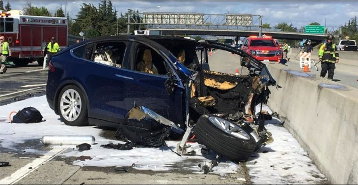 Päästemeeskonnad Tesla fataalse avarii õnnetuskohal