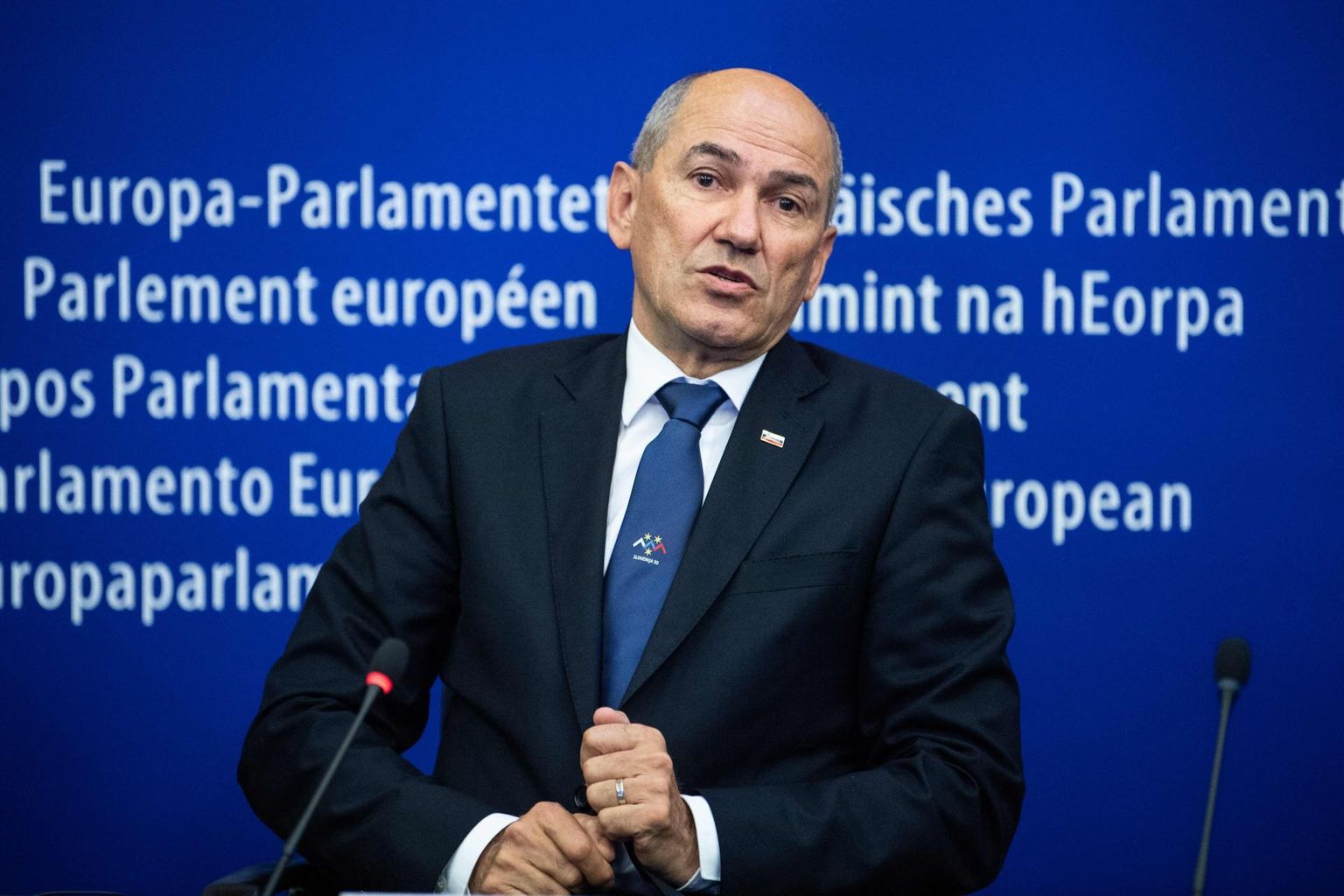 Sloveenia peaminister Janez Janša eile Strasbourgis pressikonverentsil. 