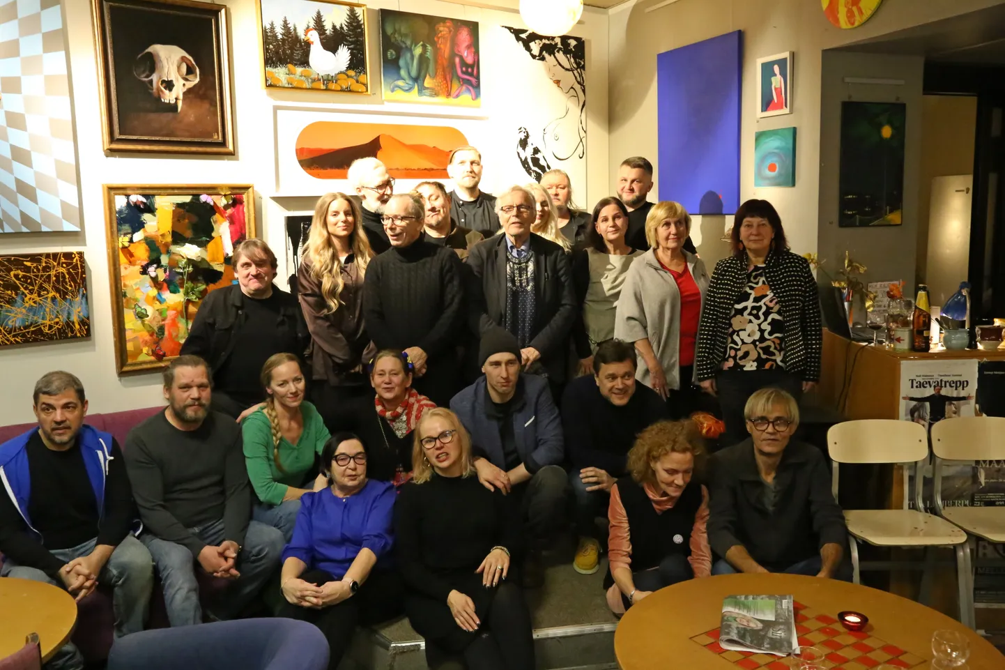 «Promenääri» kunstnikud kultuuriklubis Promenaadiviis.