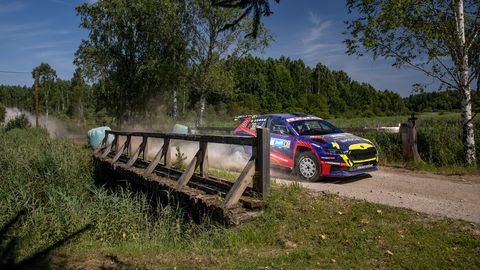 Jürgenson ja Enok maadlevad Rally Estonia keeruliste oludega