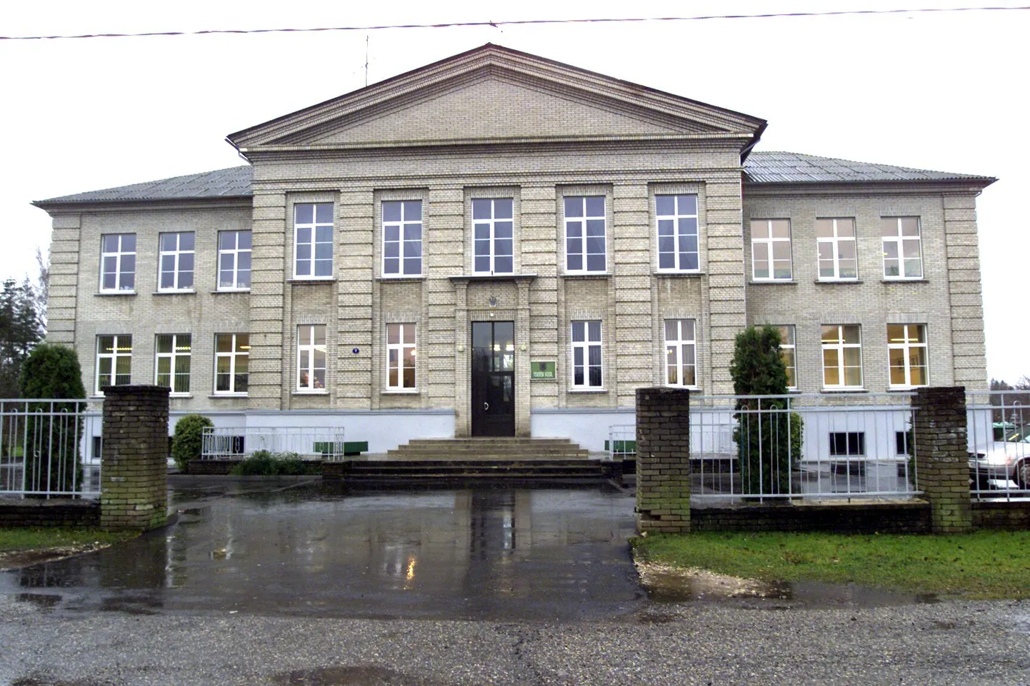 Tootsi koolimaja.