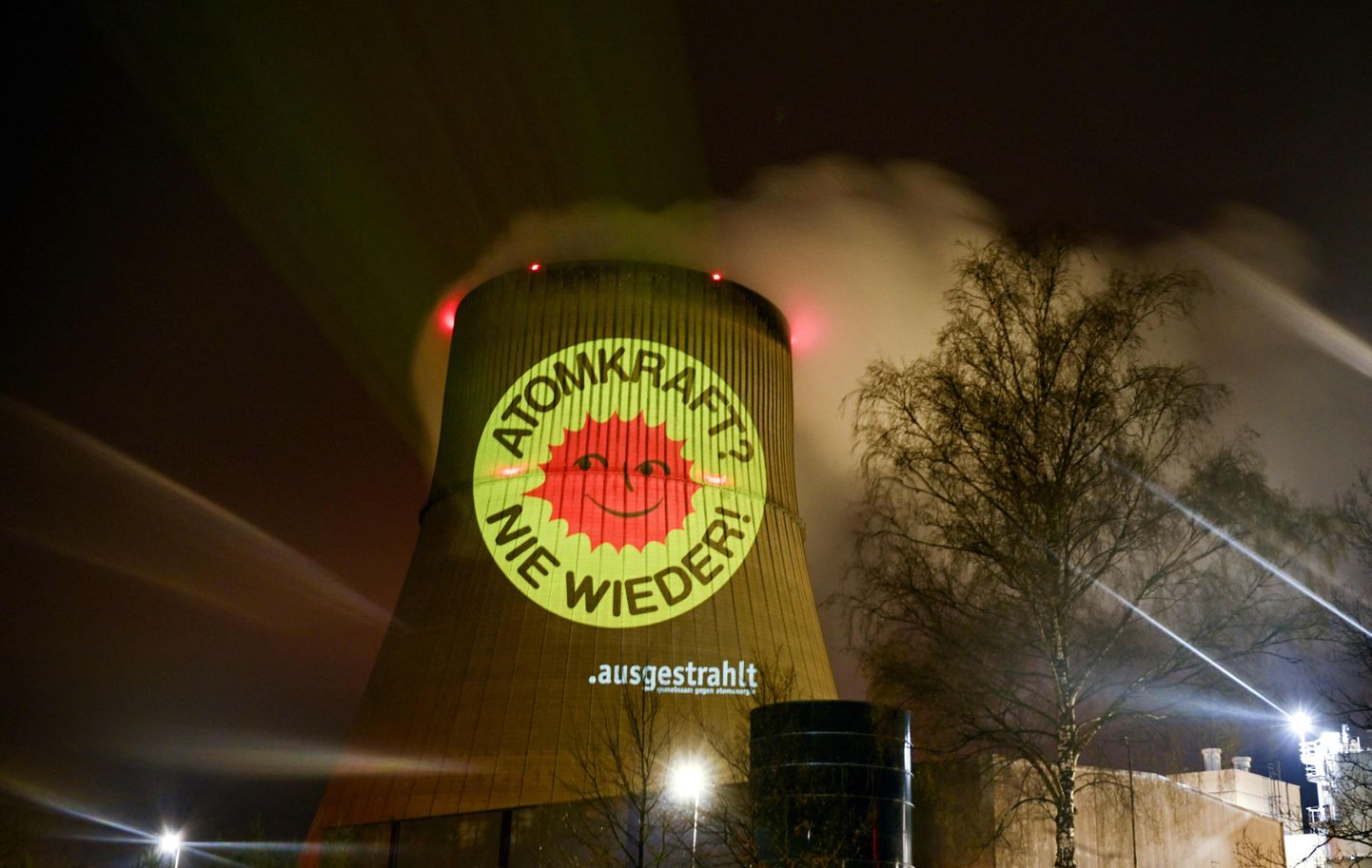 Aktivistide loosung Saksamaa energeetikafirma RWE Emslandi tuumajaama juures: «Tuumaenergia- ei iial enam».