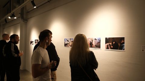 Põnevalt uuelt näituselt leiab Eesti tänavafotograafia paremiku