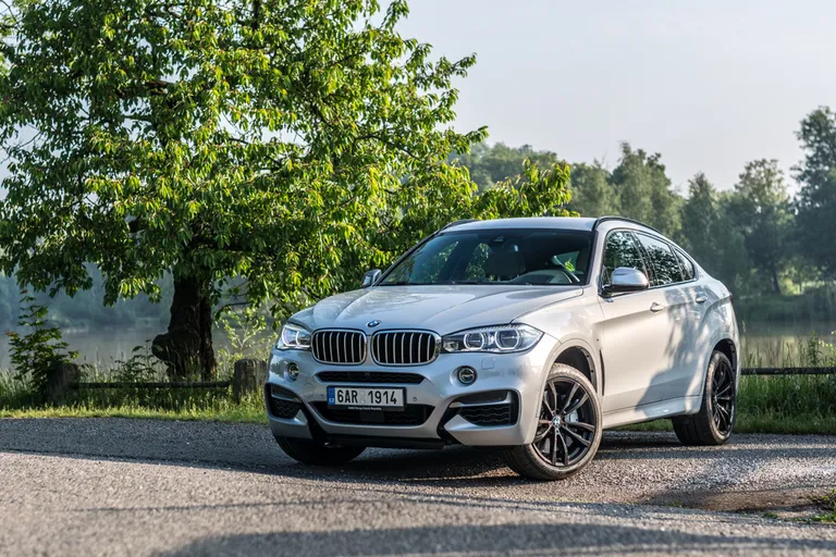 BMW X6.