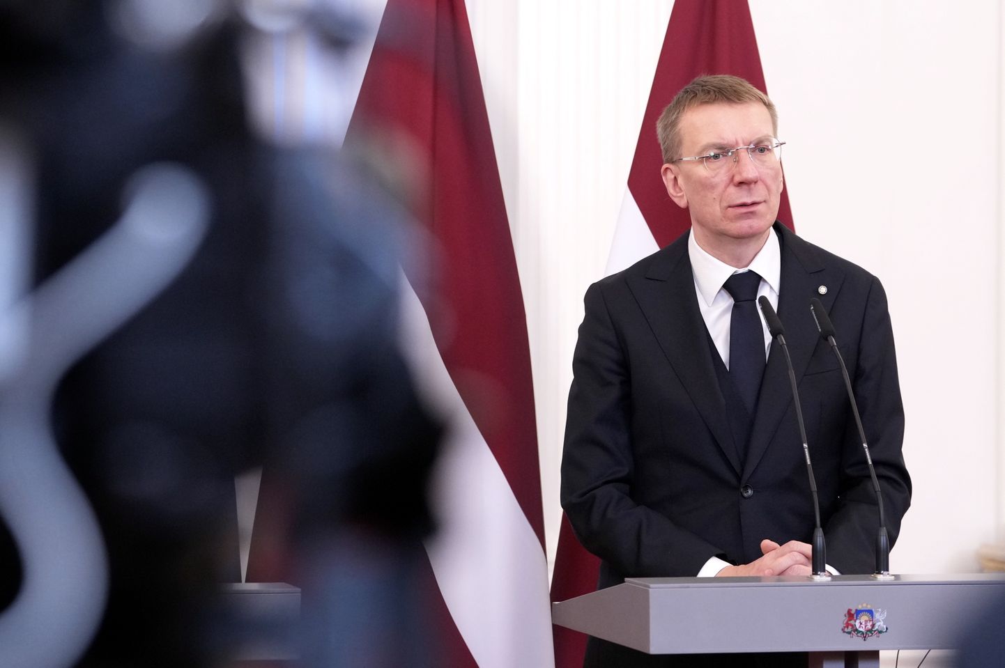 Valsts prezidents Edgars Rinkēvičs piedalās preses konferencē pēc tikšanās ar Slovēnijas prezidenti Rīgas pilī.