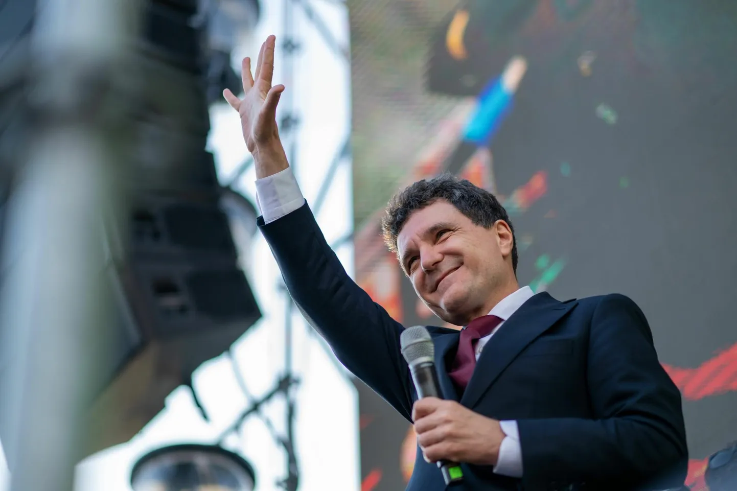 Nicușor Dan valimiskampaania üritusel Bukarestis.