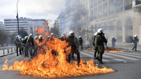 На фоне катастрофы ⟩ В Греции уволили начальника полиции после протестов