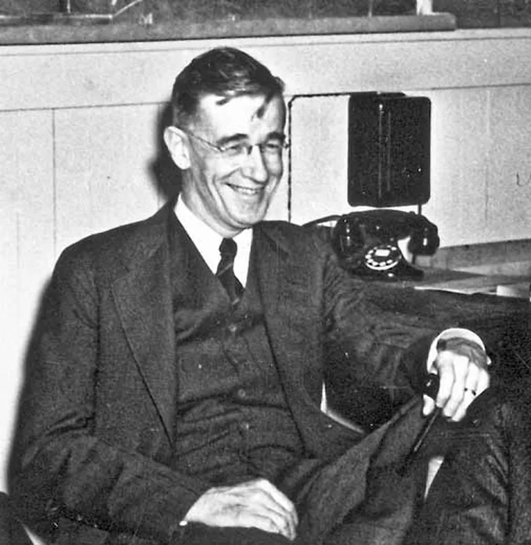 Amerikāņu inženieris Vanevers Bušs