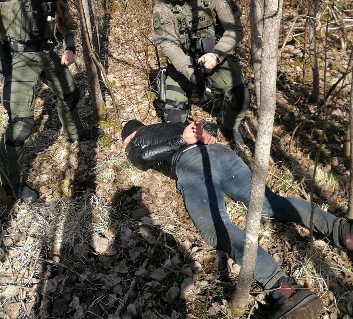 Politsei tabas mehed, keda kahtlustatakse sissemurdmistes mitmel pool Lõuna-Eestis.