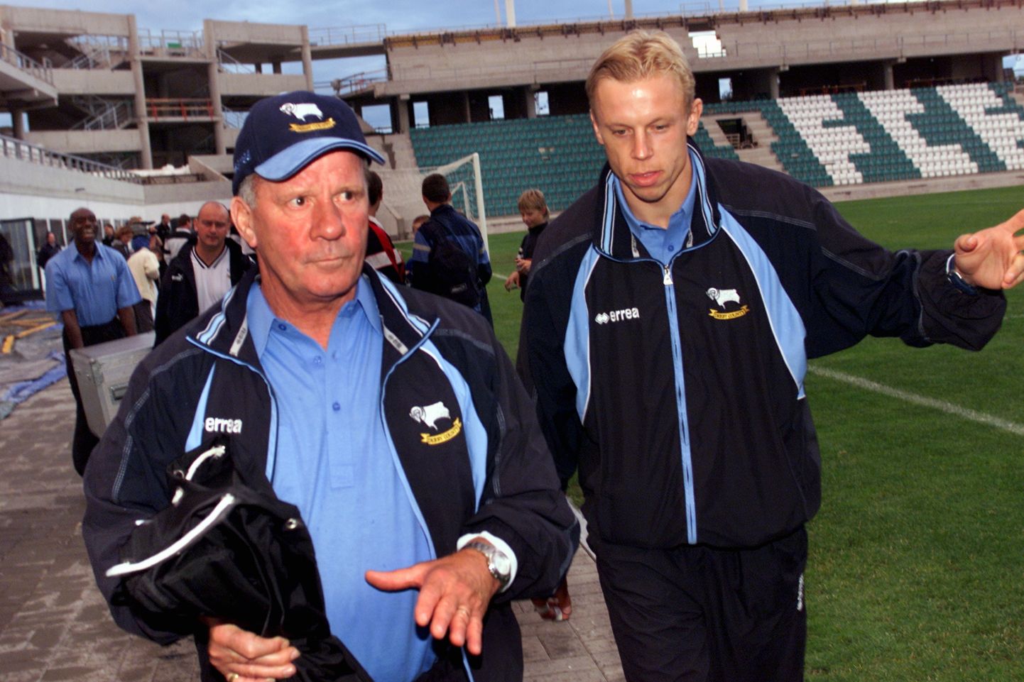 Jim Smith (esiplaanil) ja Mart Poom Lilleküla staadionil 2001. aastal.