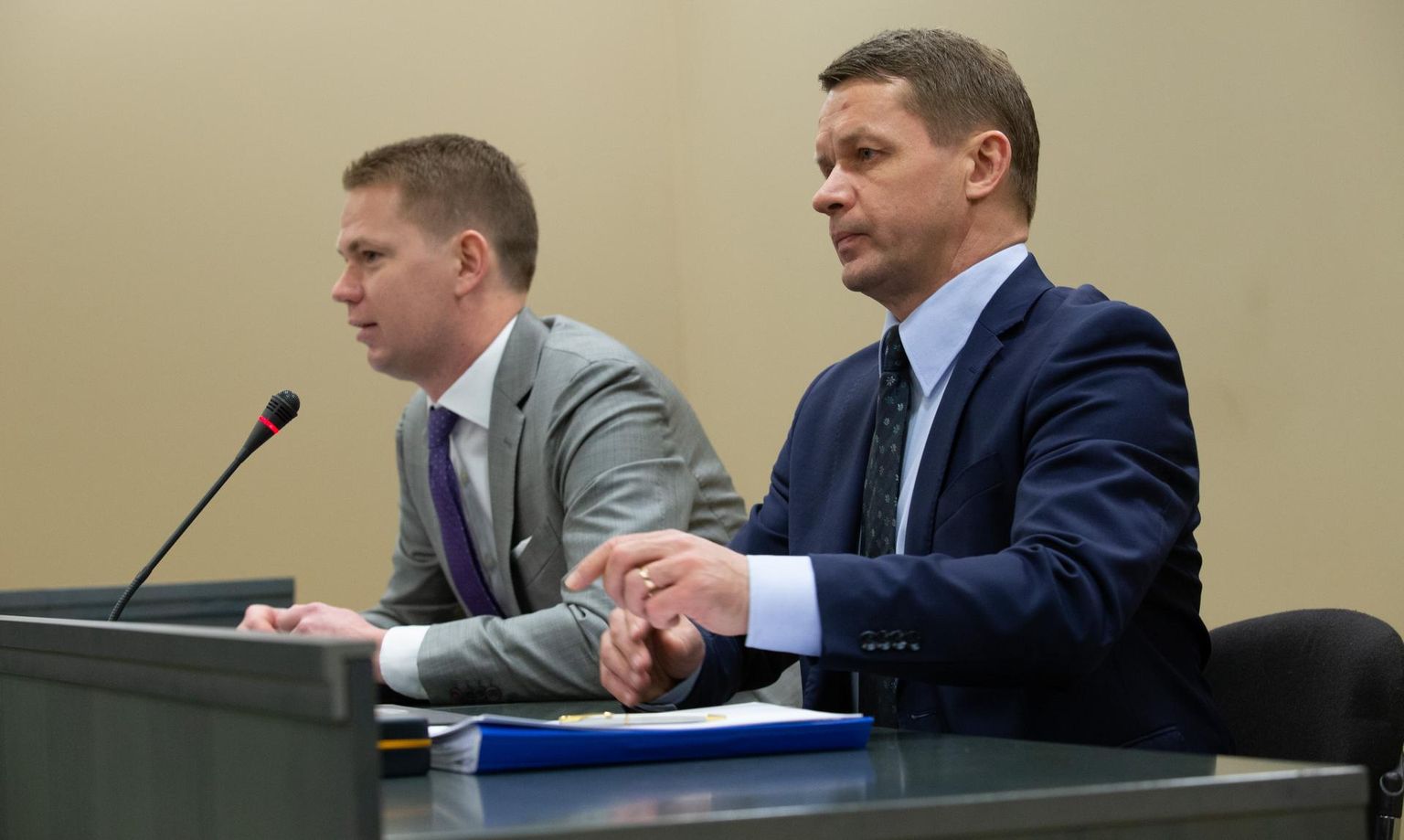 Tartu endine abilinnapea Valvo Semilarski (paremal) kohtus koos advokaadibüroo Lextal vandeadvokaadi Oliver Nääsiga.