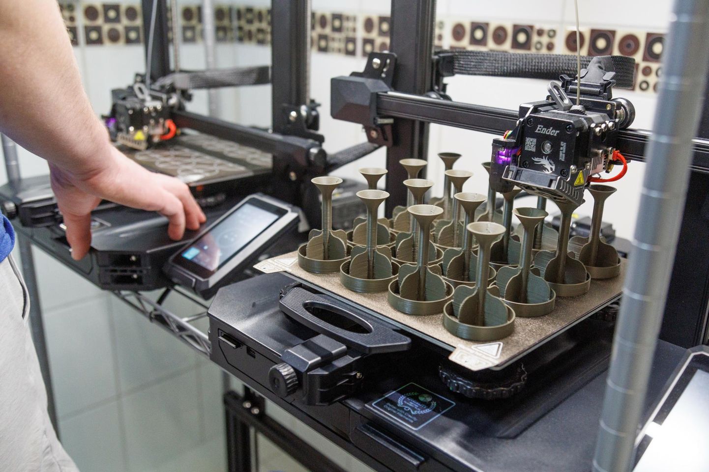 Üks printer suudab ööpäeva jooksul valmis printida mitukümmend 40 mm moona stabilisaatorit.