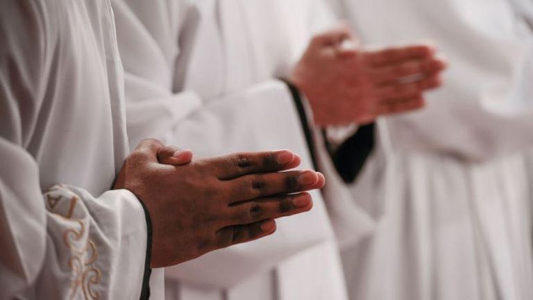 Руководство католической церкви призывает прихожан не сеять ненависть в отношении оступившихся священников