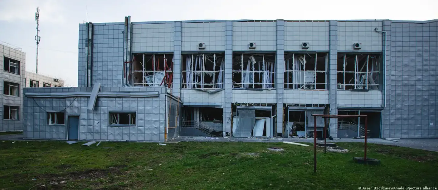 Школа в Днепре после ракетного удара российских войск. Апрель 2024 года.