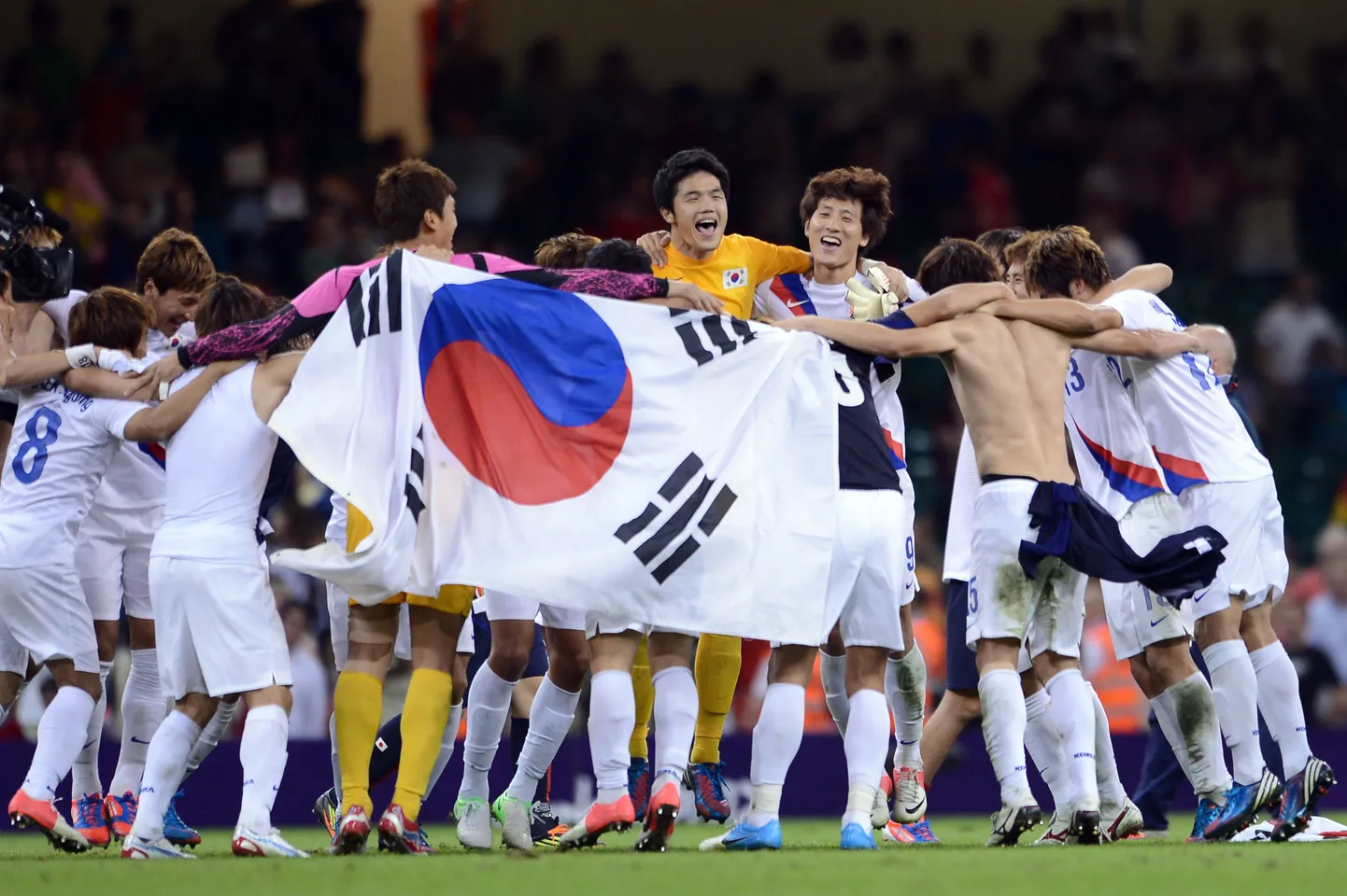 Lõuna-Korea jalgpallurite võidutants.