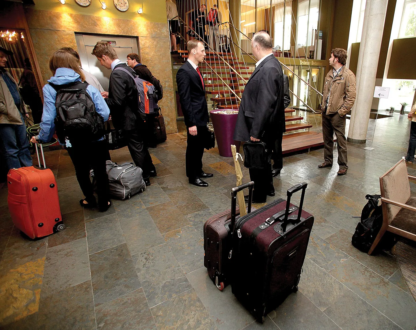 Eile päeval oli Londoni hotelli 60 toast välja müüdud 59. Enamiku tube hõivasid rahvusvahelise konverentsi külalised. Nädala teises pooles toovad Londonisse nagu teistessegi Tartu hotellidesse täismaja Põhja- ja Baltimaade meestelaulupäevad.