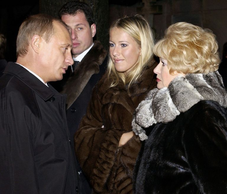 Vasakult: Vladimir Putin, Anatoli Sobtšak, Ksenija Sobtšak ja Ljudmila Narusova Peterburis