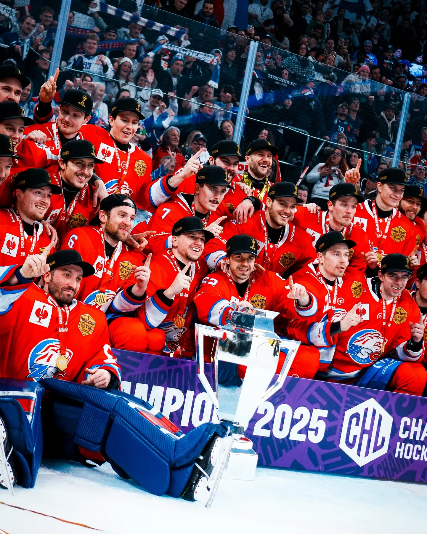 Cīrihes "Lions" hokejisti svin triumfu Čempionu līgā