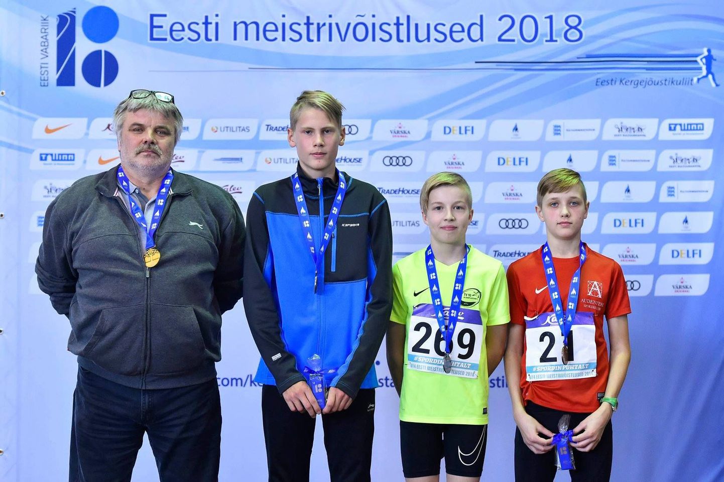 Väike-Maarja noormees Aivar Ellam (vasakult teine) sai  võistlustelt auhinnakappi täiendust.