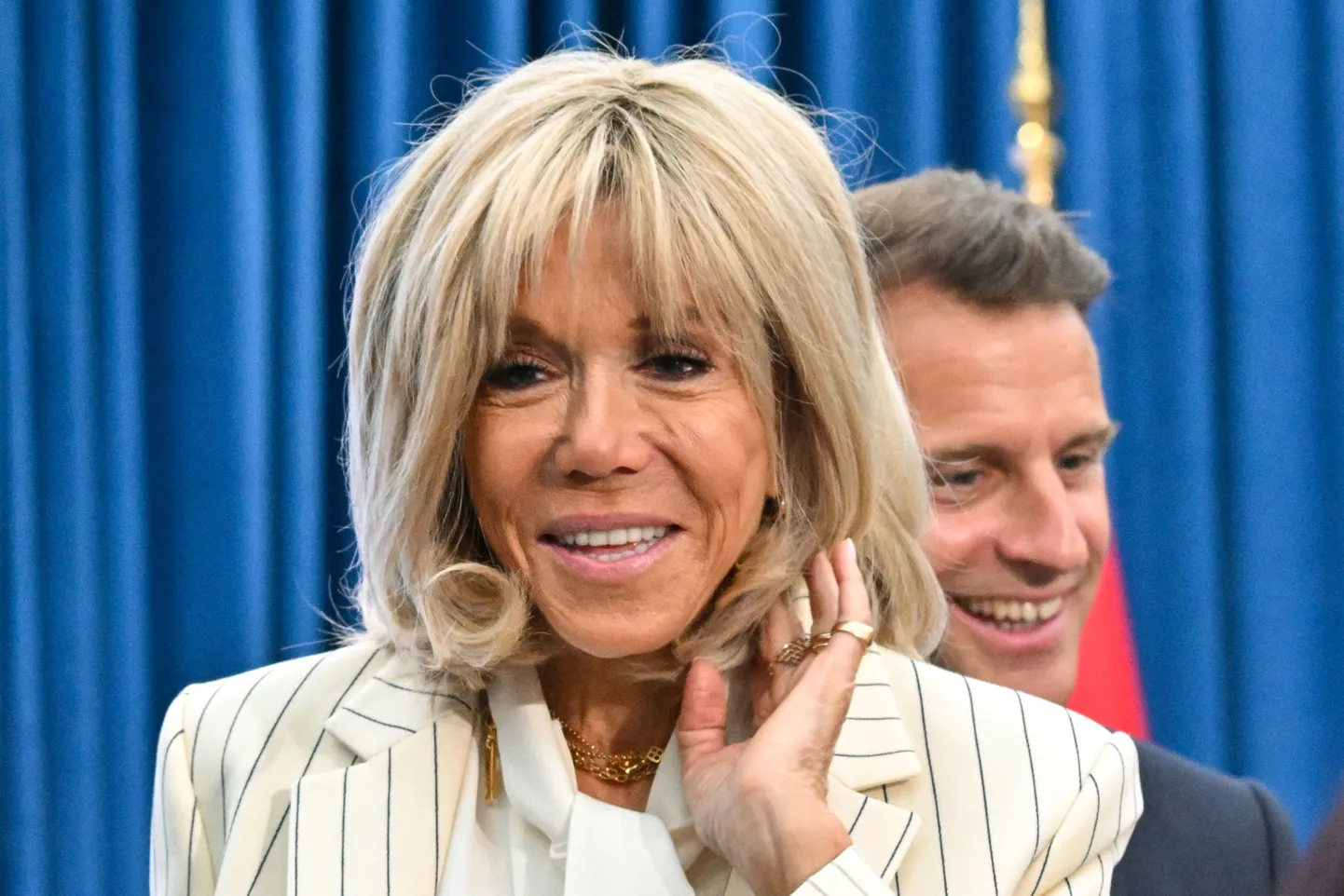 Prantsuse esileedi Brigitte Macron ja ta abikaasa, Prantsuse president Emmanuel Macron 27. mail 2025 Vietnamis Hanoi teaduse ja tehnoloogiaülikoolis.