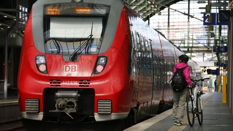 В Германии сошел с рельсов скоростной поезд
