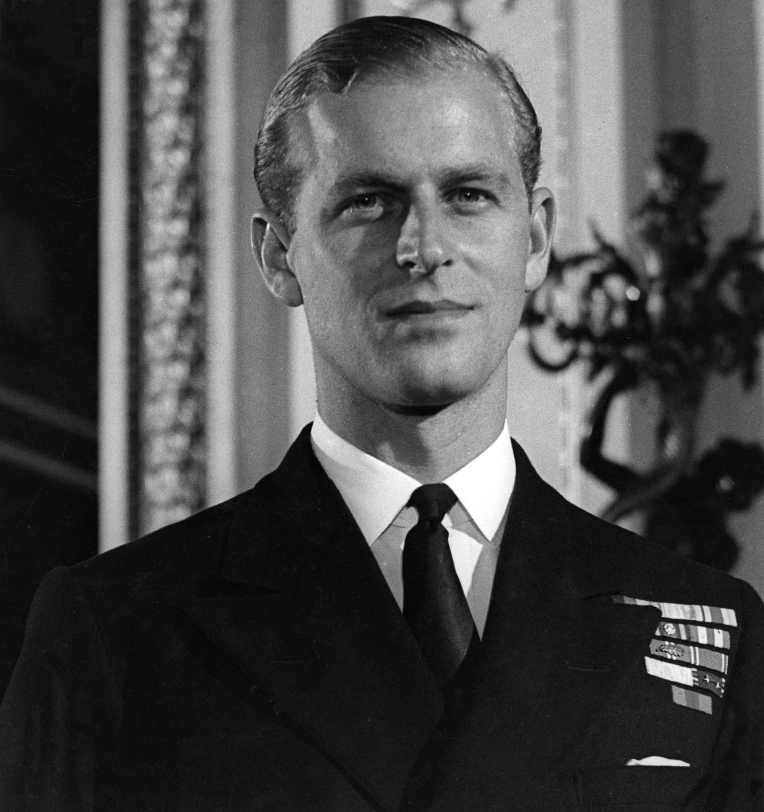 Leitnant Philip Mountbatten, hiljem prints Philip Edinburghi hertsog 1947, mil ta kihlus printsess Elizabethiga